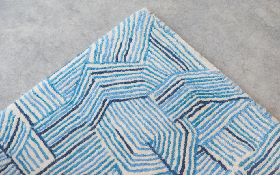 Blue Line Rug - 400 x 300 cm
