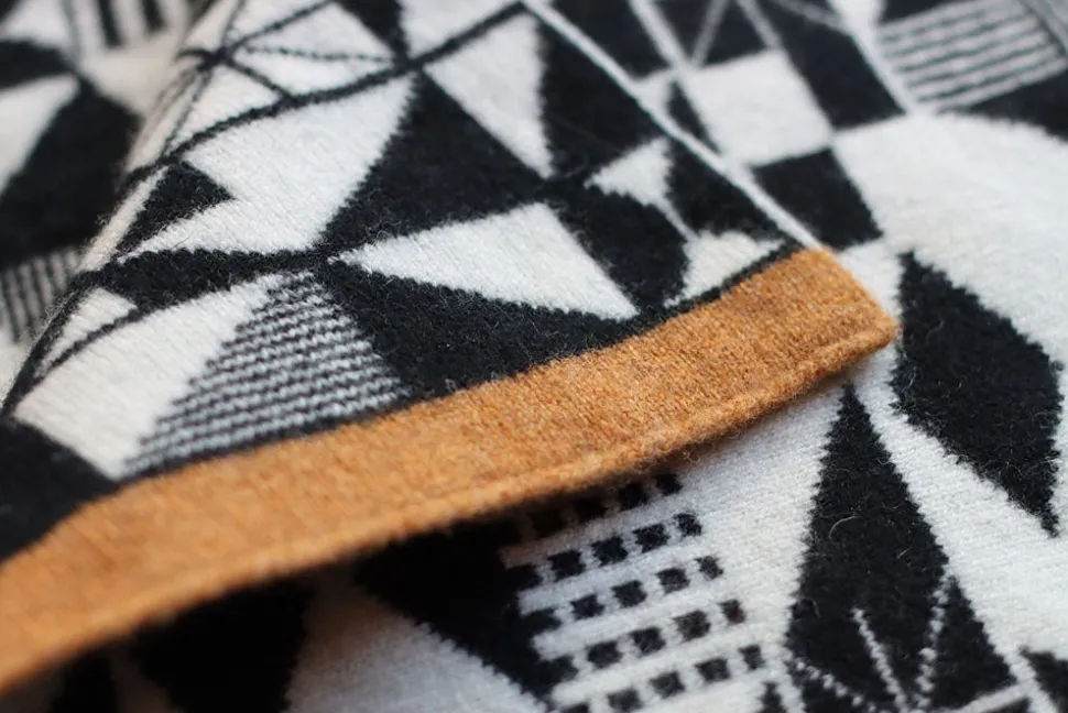 Monoglyph Blanket Scarf - Black