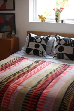 Shiel Lambswool Throw - Red
